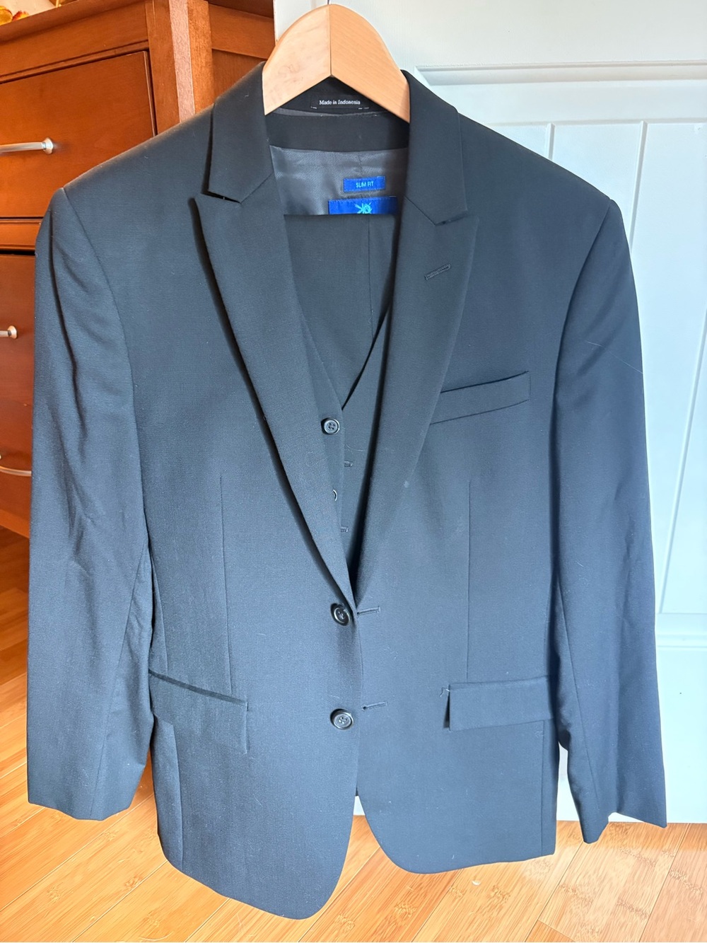 Egara Mens Black Three-piece Slim Fit Suit with Matching Jacket, Vest and Pants